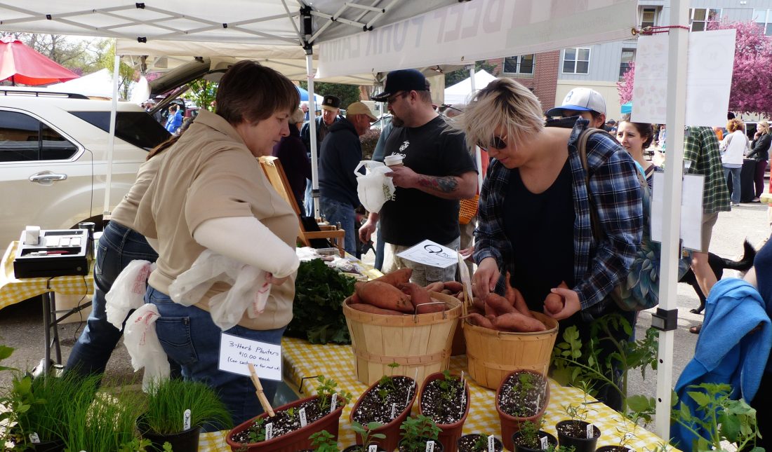 Lawrence Farmers’ Market to open next month, taking applications for